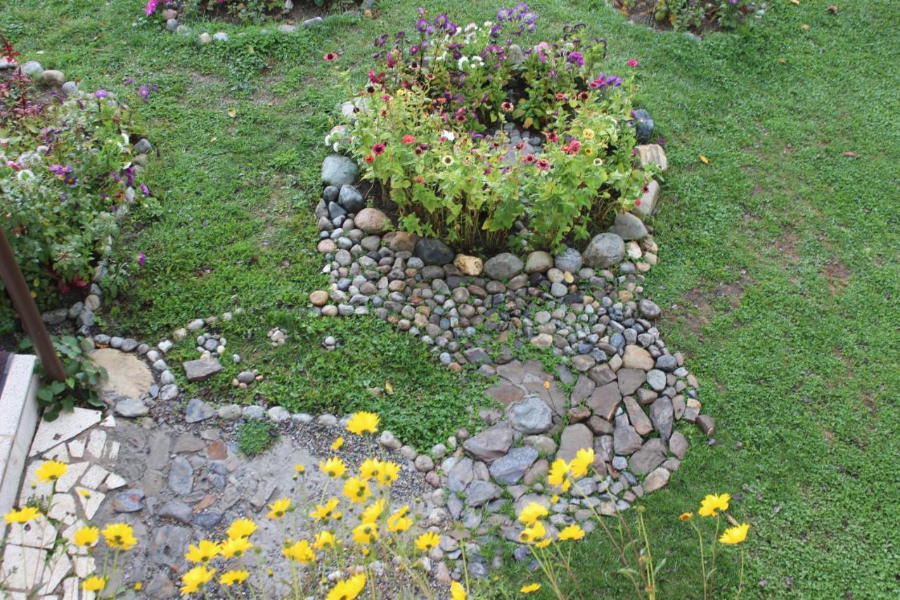 Village House Mestia Buitenkant foto
