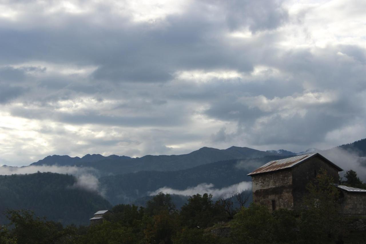 Village House Mestia Buitenkant foto